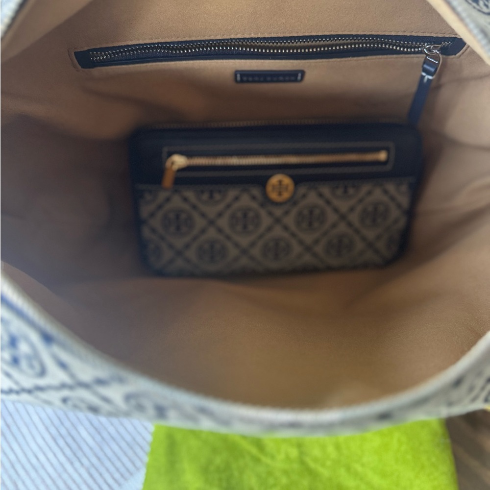 sold- Tory Burch T Monogram Jacquard Balloon Bag w/wallet & keychain - Picture 7 of 9
